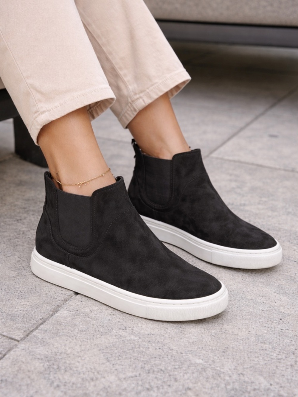 Vince black / gray  Slip-On High-Top suede Sneakers Women water repellent size 9